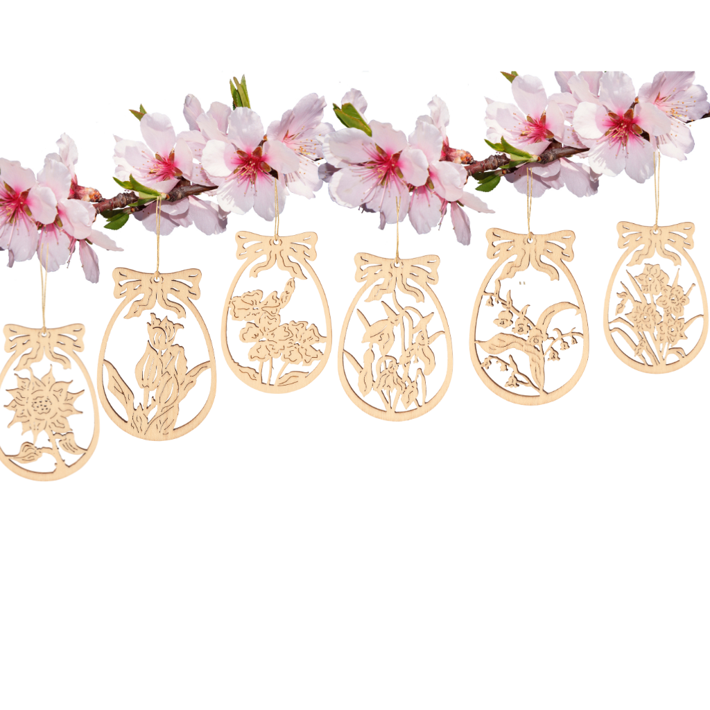 Baumbehang aus Sperrholz, Außenform ist ein Ei mit einer Schleife oben und Innen sind verschiedene Blumen abgebildet.