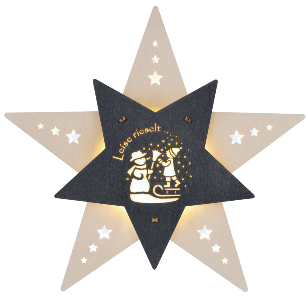 Beleuchtetes Fensterbild Stern aus Holz in der FArbe Weiß und Grau. Auf dem grauen vorderen Stern befindet sich das Motiv eines Kindes, welches einen Schneemann baut. Darüber befindet sich der Schriftzug "Leise rieselt der Schnee". Beidseitiges Motiv. Hergestellt im Erzgebirge.