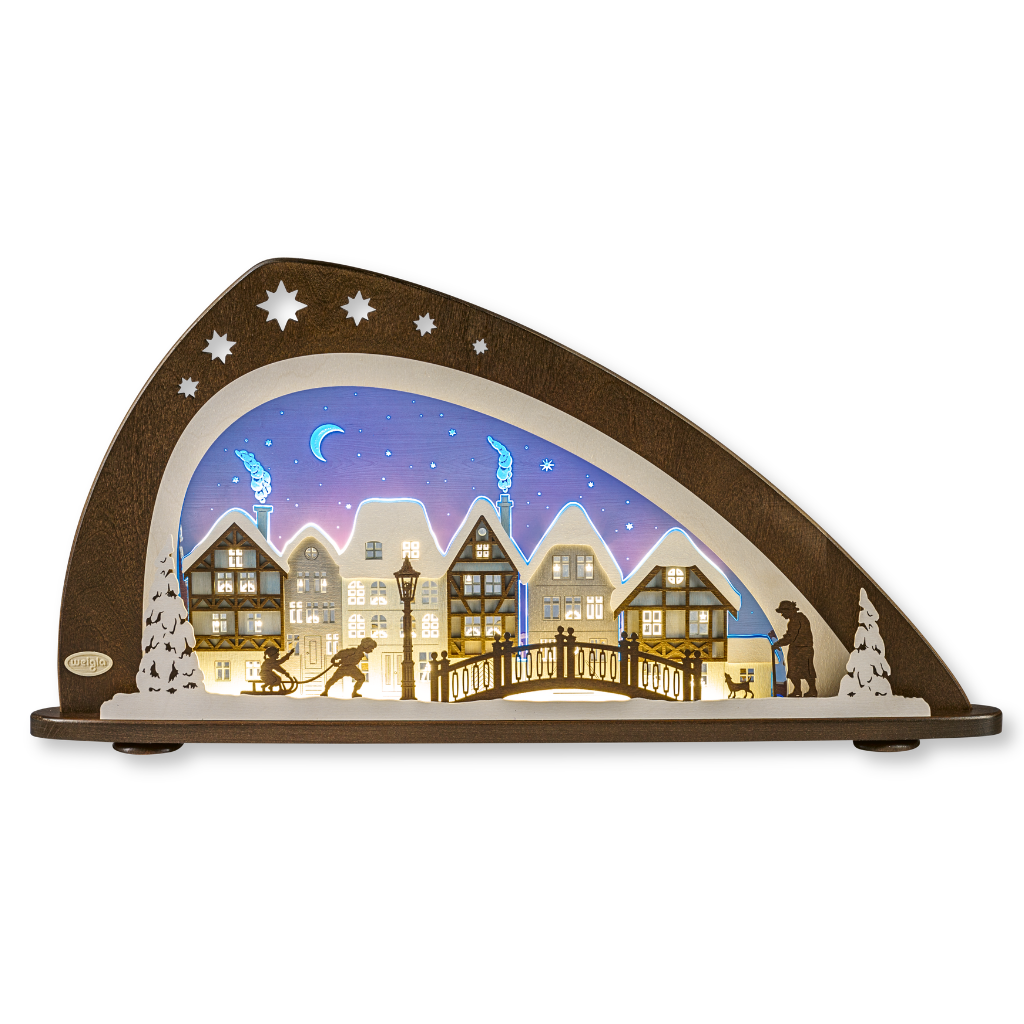 Schwibbogen LED Winter in der Altstadt moderner LED Schwibbogen aus Holz und Acrylglas. Motiv Altstadt in Braun und weiß gehalten. Acrylglas in blau. Hergestellt im Erzgebirge