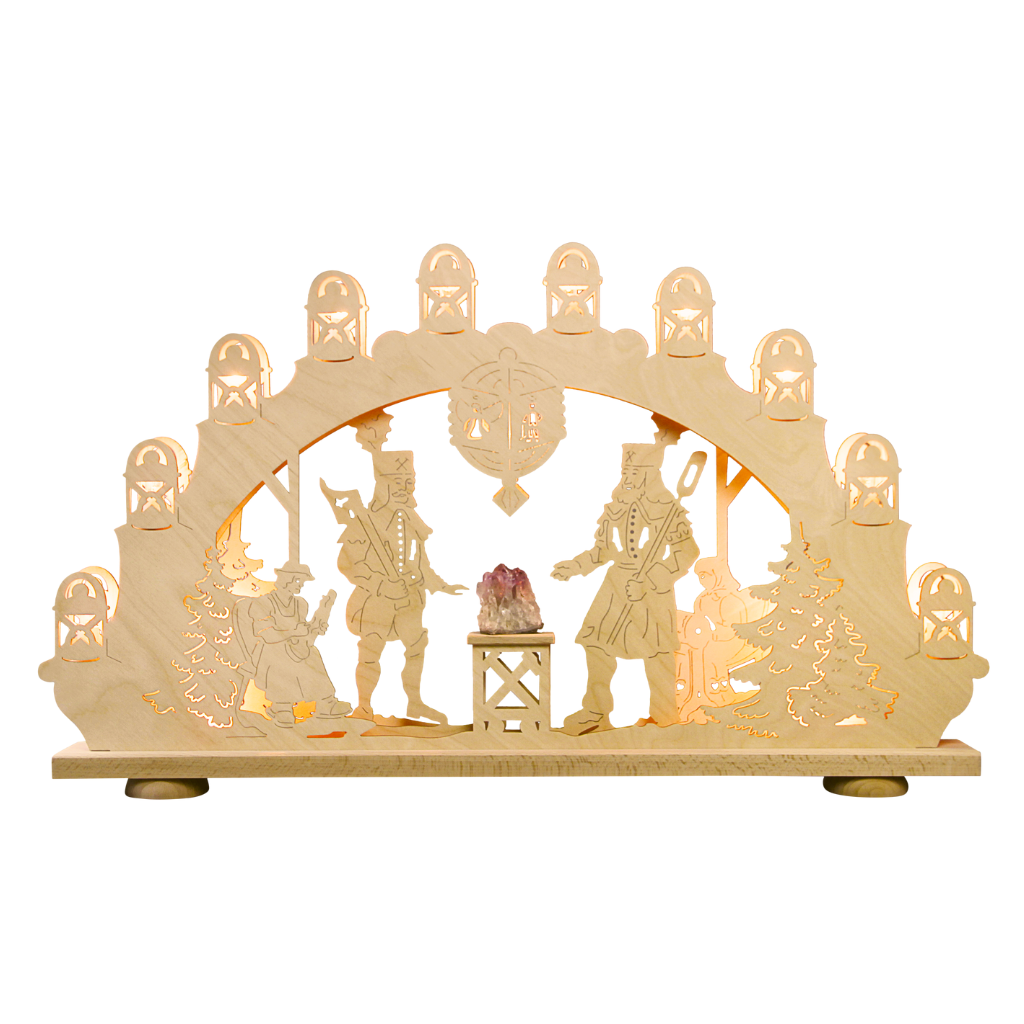 Sb15BMA Schwibbogen Bergmann mit Amethyst 15 flammig Schwibbogen mit Bergmann Motiv. In der Mitte befindet sich ein kleiner Tisch auf dem ein echter Amethyst liegt. Hergestellt im Erzgebirge