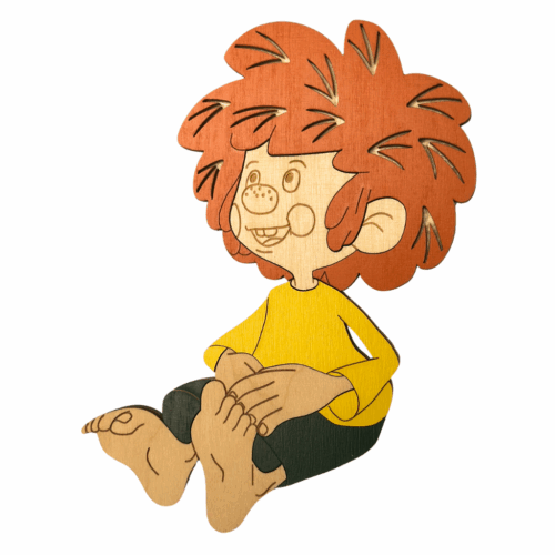 Sammelfigur Pumuckl sitzend mit Händen in den Schoß aus Holz. Hergestellt im Erzgebirge