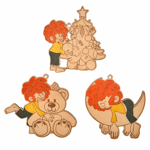 Baumbahng Pumuckl 3 teilig aus Holz, Motiv: Baum schmücken, mit Teddy, Pumuckl schlafend auf Mond. Hergestellt im Erzgebirge
